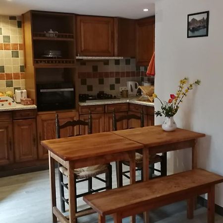 Отель La Cirerole Casteil Экстерьер фото